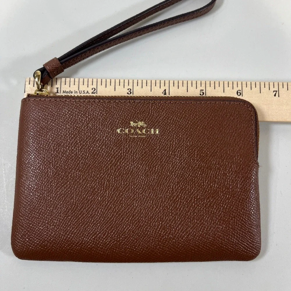 Coach Wristlet Women Brown Pebbled Leather Gold Logo Minimalist Classic Wallet